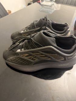 Yeezy 700 V3 Black - Excellent Condition