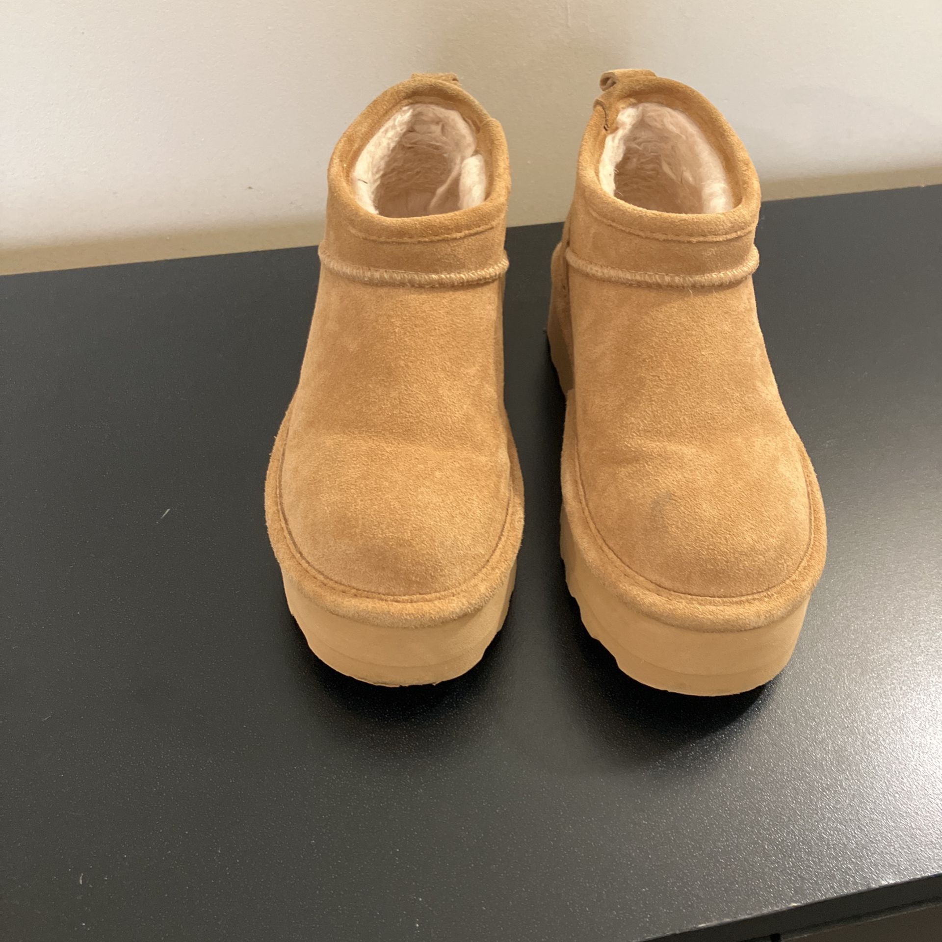 Women’s BearPaw Retro Super Shorty Platform Winter Boots Size 7