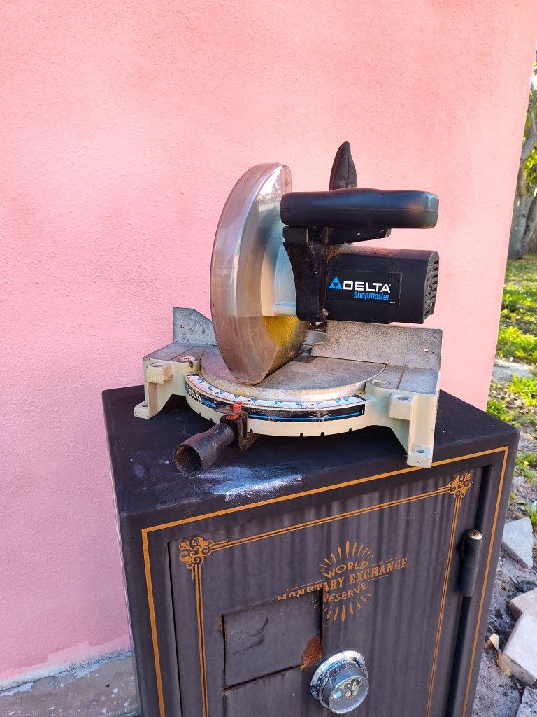 Delta 10 in. Compound Sliding Miter Saw