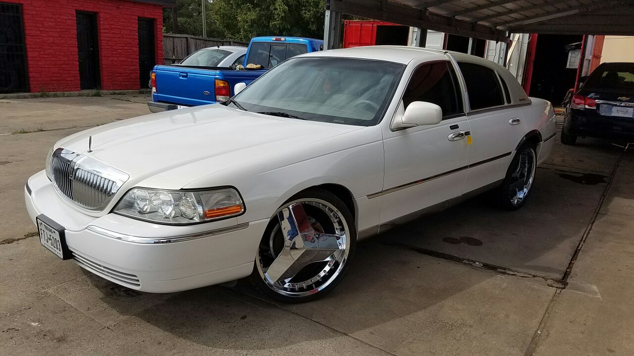2003 lincoln town car 22s