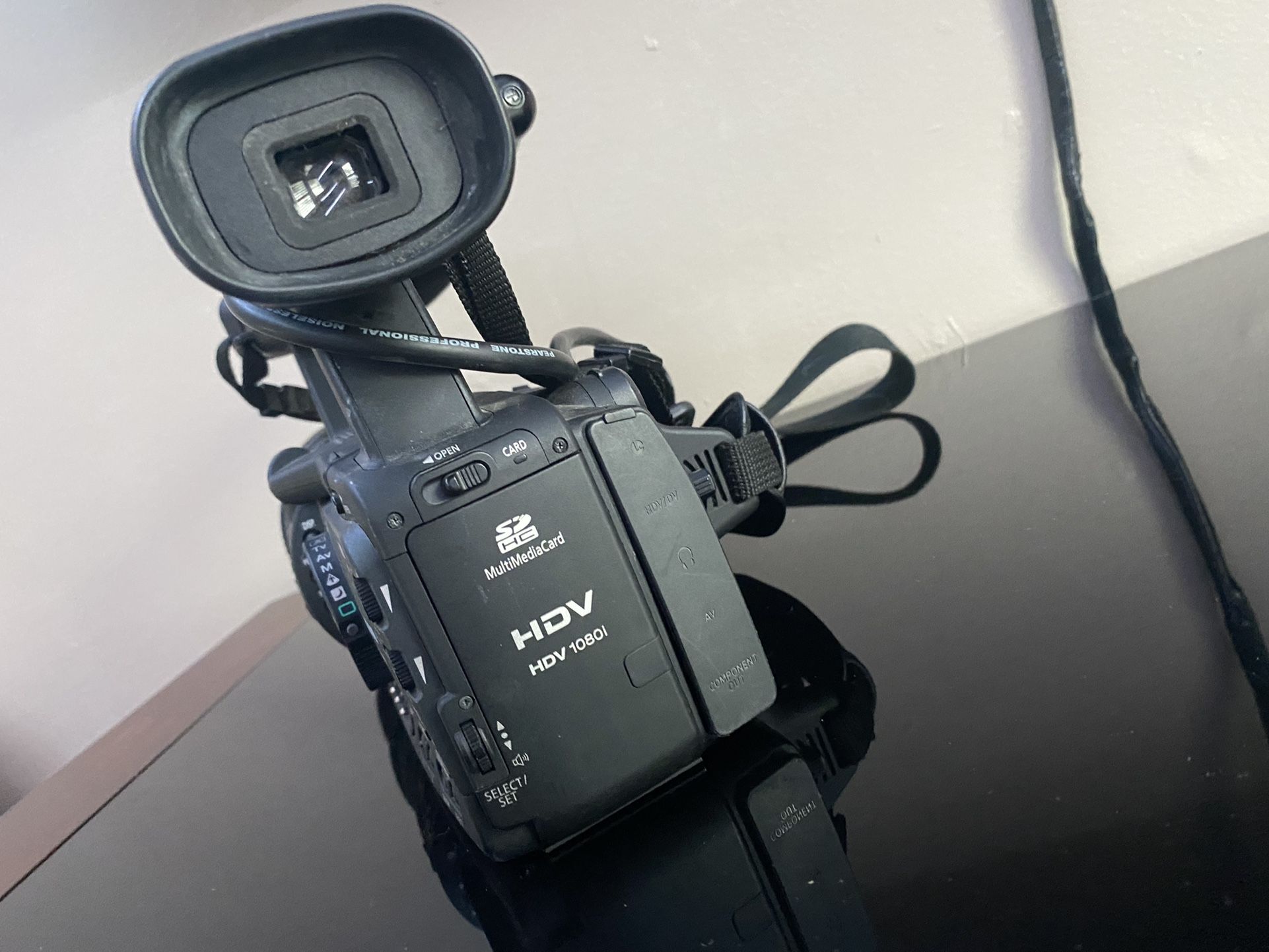Canon XHA1 Is With HDV 1080i Camera W/ RODE Microphone for Sale in