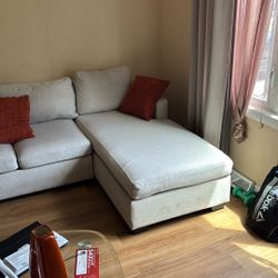 Sectional Livings Room 