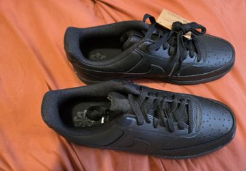 Brand NEW NIKE COURT SNEAKER