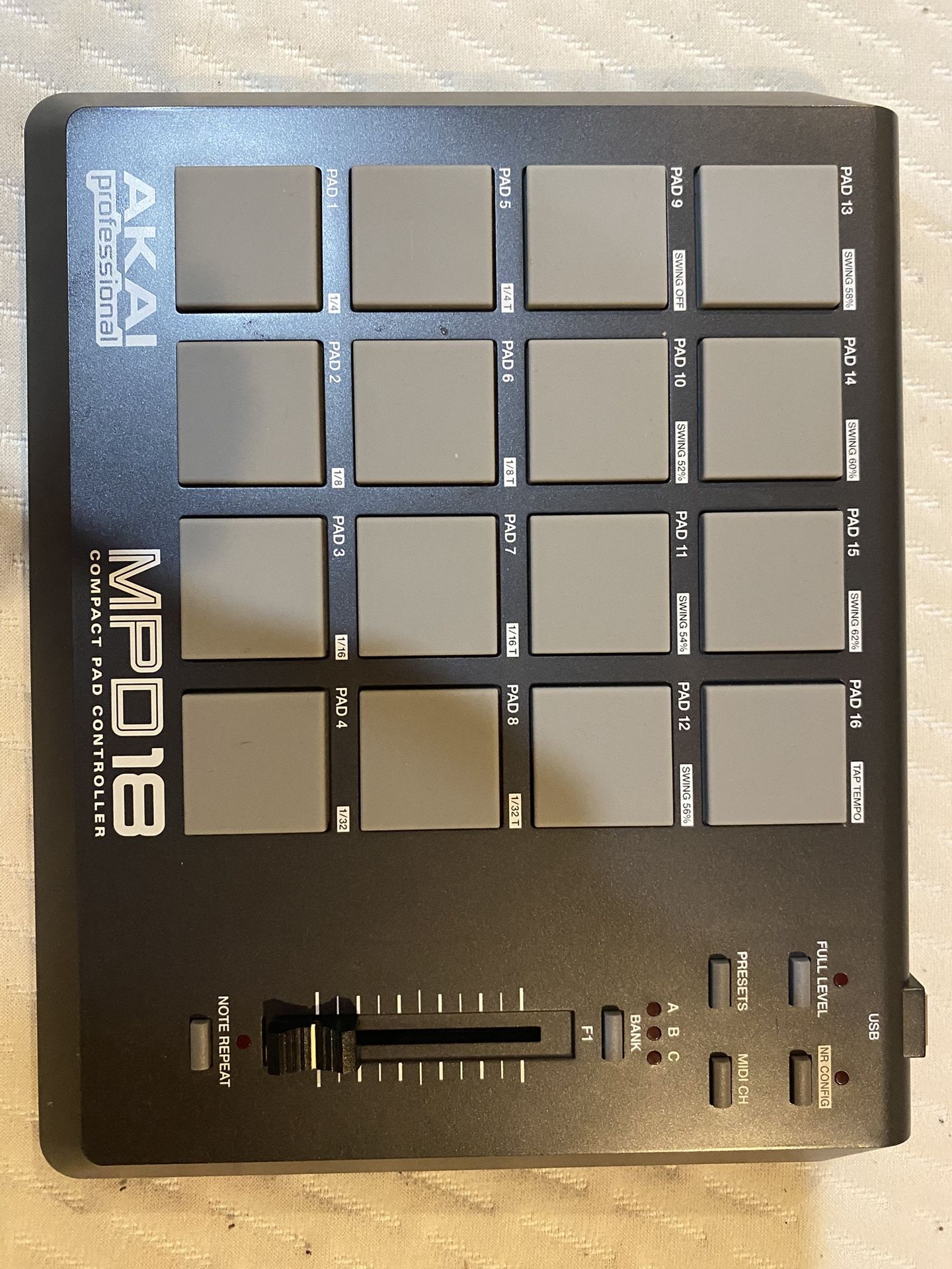 Akai Professional MPD18 Compact Pad Controller