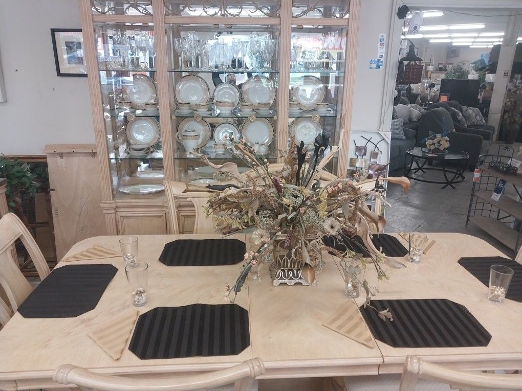 Dining Room Set By Bernhardt