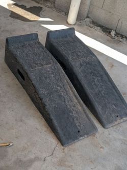 Hard plastic car ramps