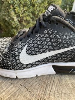 Women Nike Air Max Sequent 2 Athletic Shoes In Great Condition