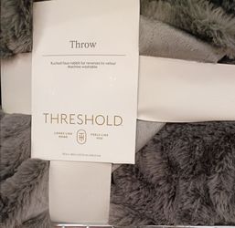THRESHOLD fau fur super soft throw blanket