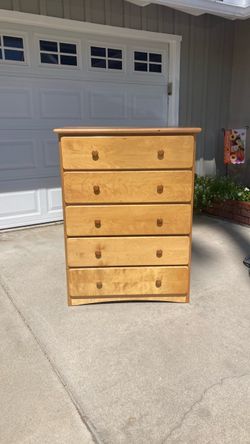 Clean 5 drawer dresser