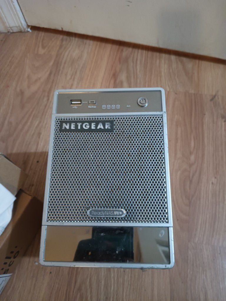 Netgear ReadyNAS NV+ RND4000 4 Bay Gig Desktop Network Storage 