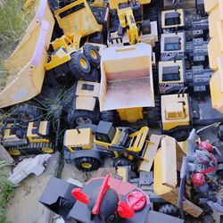 Tonka truck 🚒🚛,10 ,2 caterpillar, 2 Small and big kits truck, need battery, 12v.
