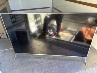 70 Inch Flatscreen LG $190