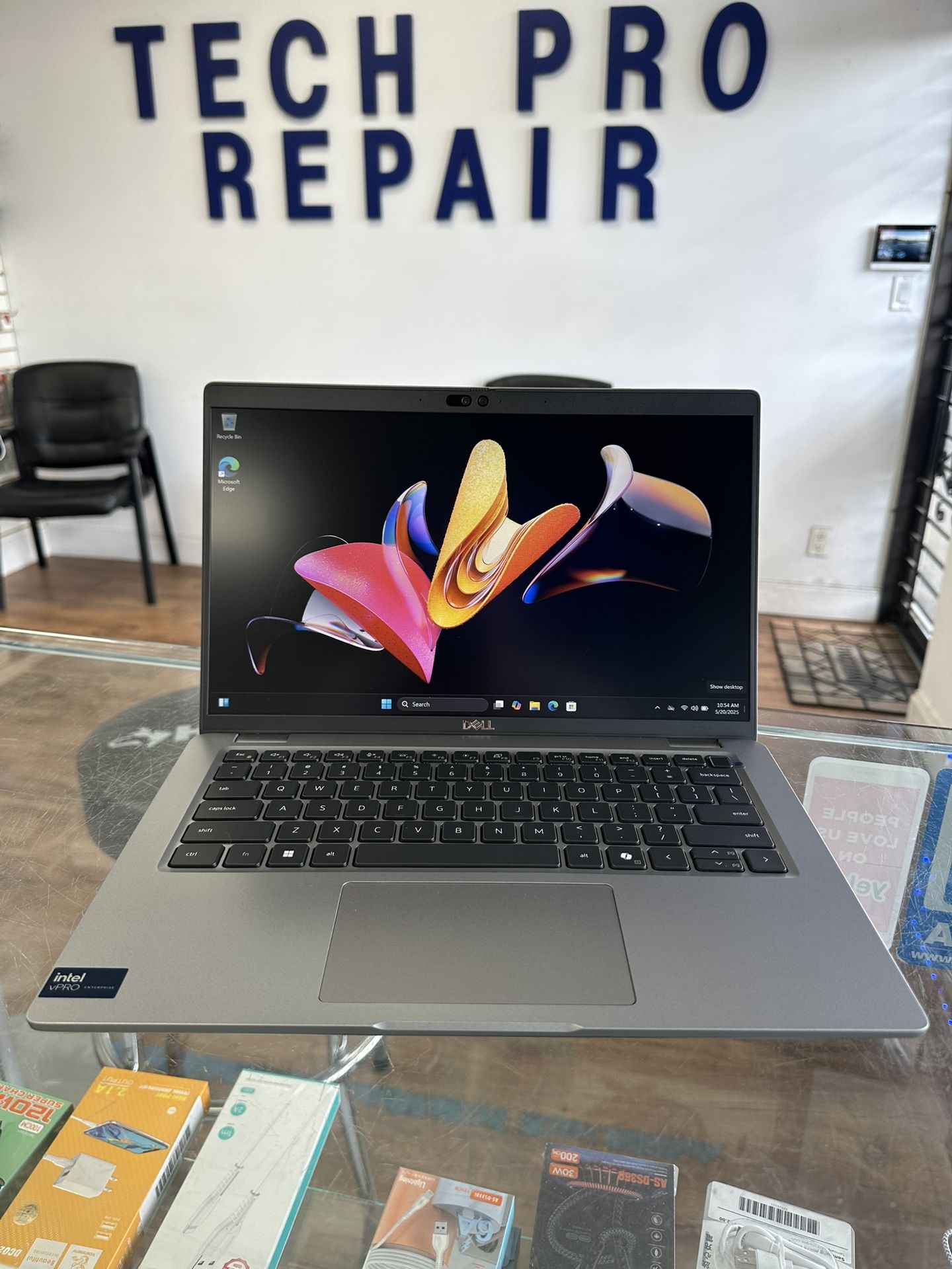 Open Box. Brand New. Dell Latitude 5450 14 FHD 2.1 GHz i7 Ultra 5 135U 16GB 256GB SSD