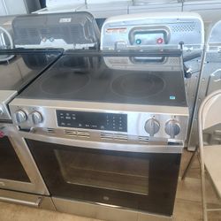 GE  220v Electric  Top Glass Stove In Excellent Working Condition 