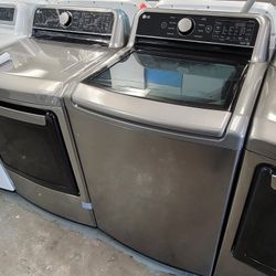 NEW LG LARGE CAPACITY 5.5CU FT TOP LOAD WASHER AND GAS DRYER SET 