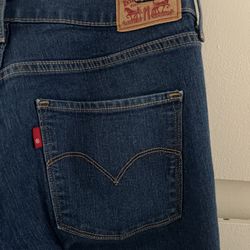 Women Levi’s Jeans 