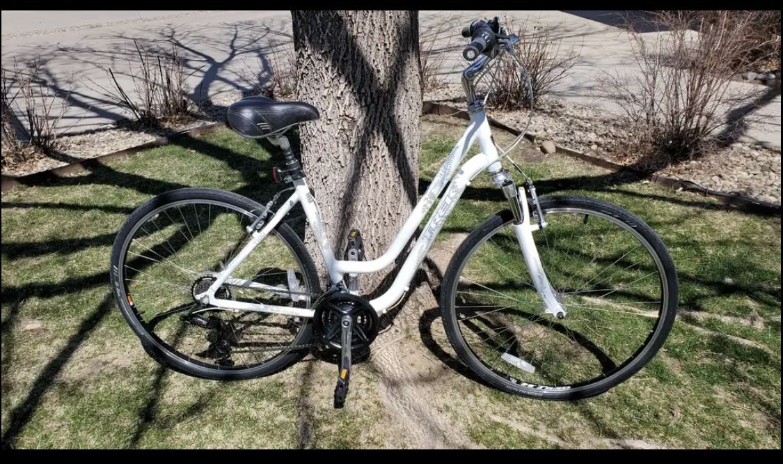 Women’s trek 7100 WSD hybrid Bike