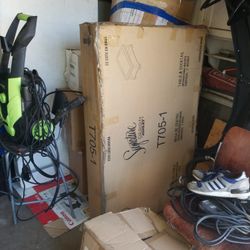 Center/cocktail Table