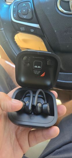 Powerbeats  earphones