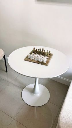 Round bistro table