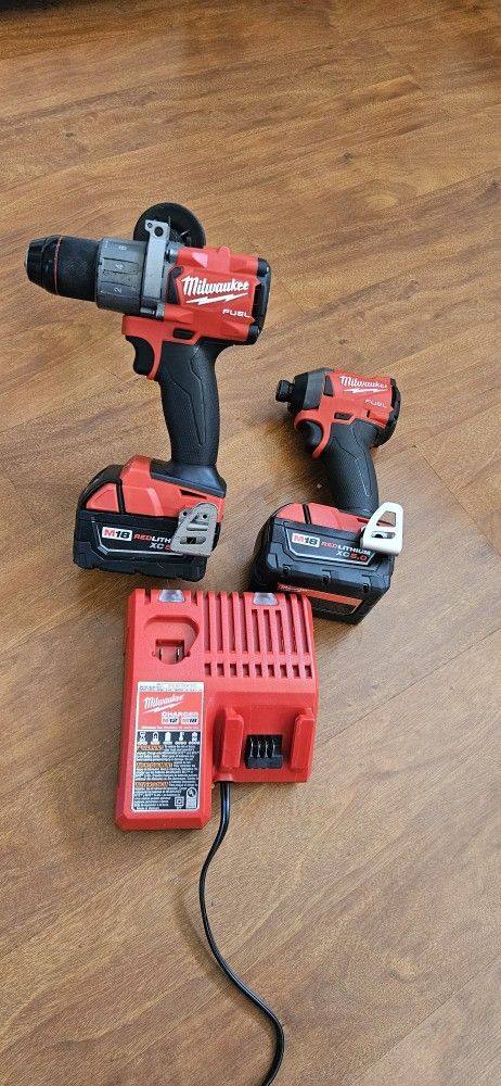 Milwaukee M18 FUEL Hammer Drill and Impact Driver Combo Kit