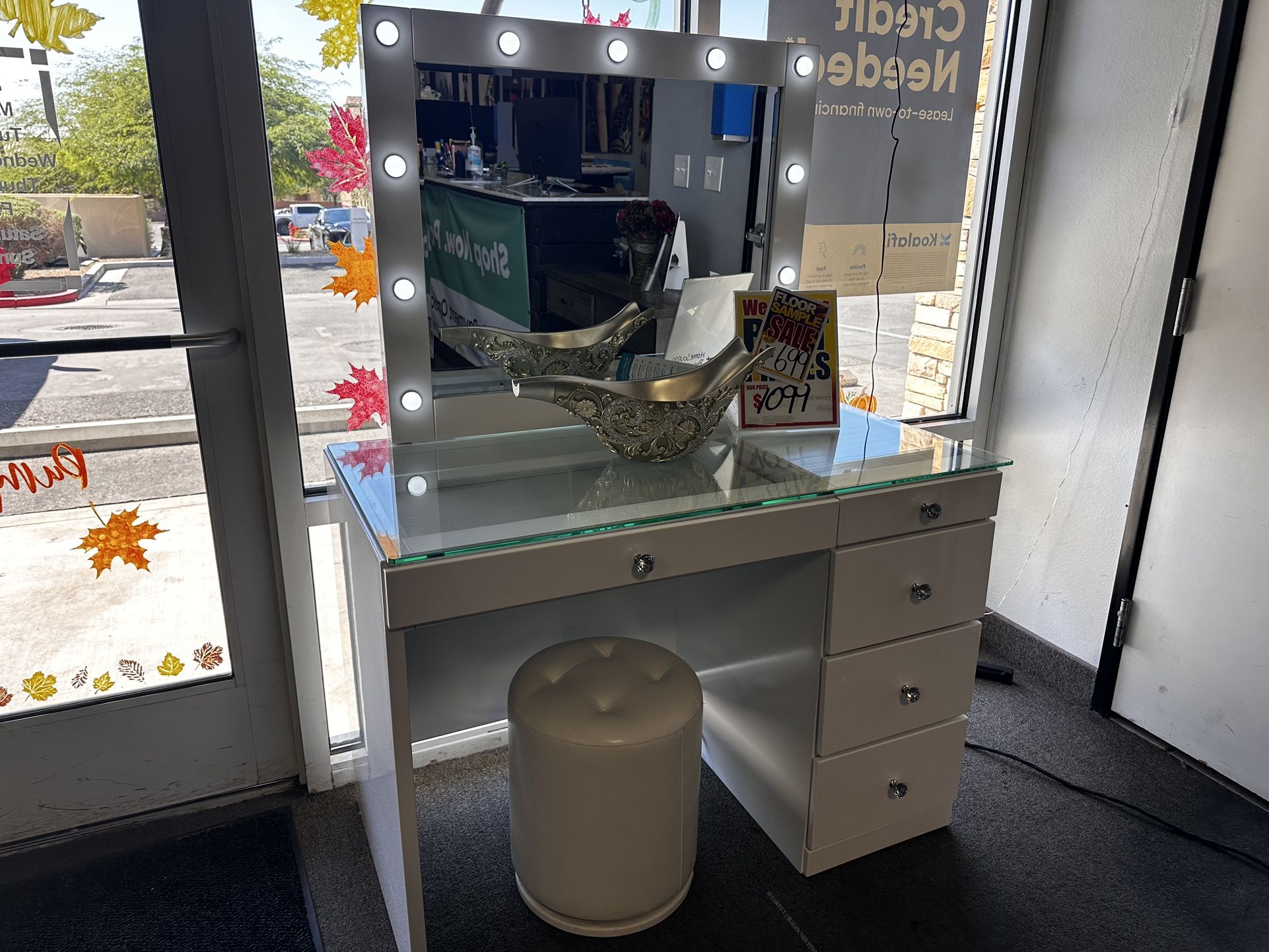 Vanity! Last One! $699! Easy Financing! W Stool! 🖤☎️🩷