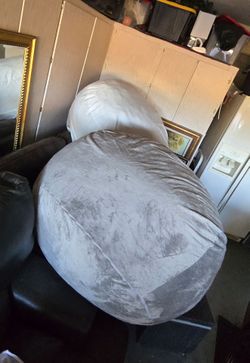 2 XXL bean bags 6ft