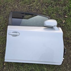 2010 - 2015 Toyota Prius passenger door (RH)