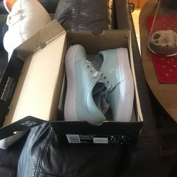 DC girls shoes. Size 7