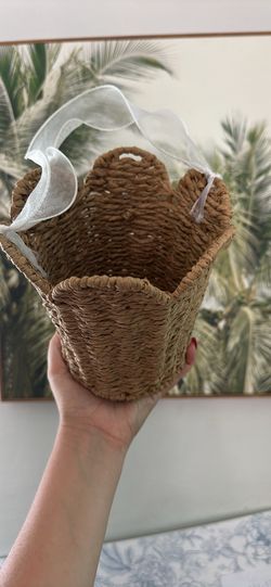 Scalloped flower baskets