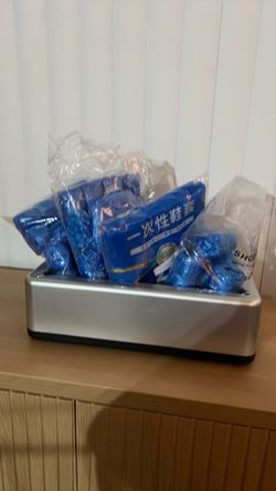 Automatic shoe cover dispenser