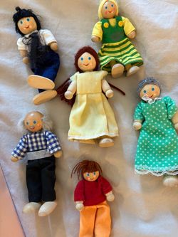 Vintage Melisa & Doug wooden dolls & dollhouse