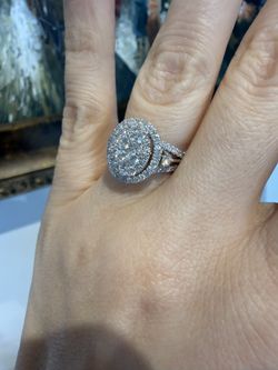 14K White Gold Natural 1.5ct Diamonds Gorgeous Ring 