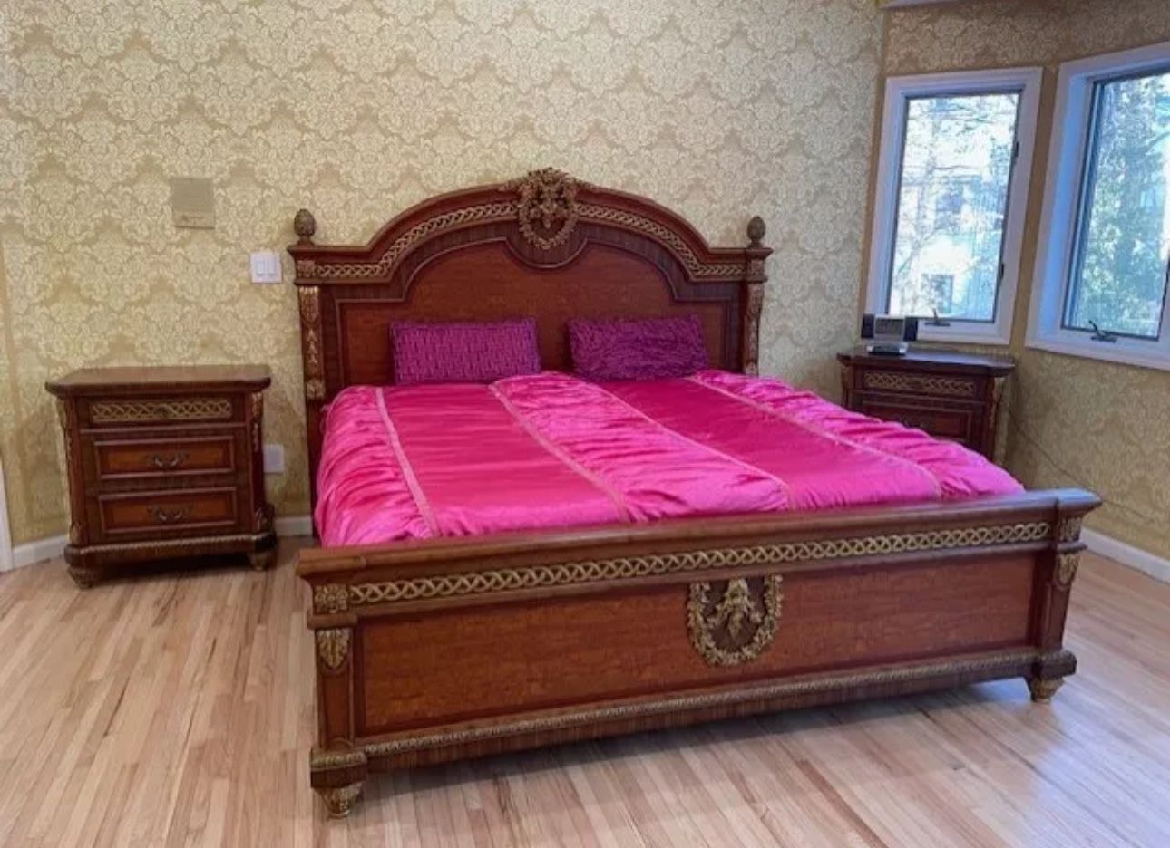 Luxury Gorgeous Dark Walnut Formal 5-Piece Imperial Style King Size Bedroom Set