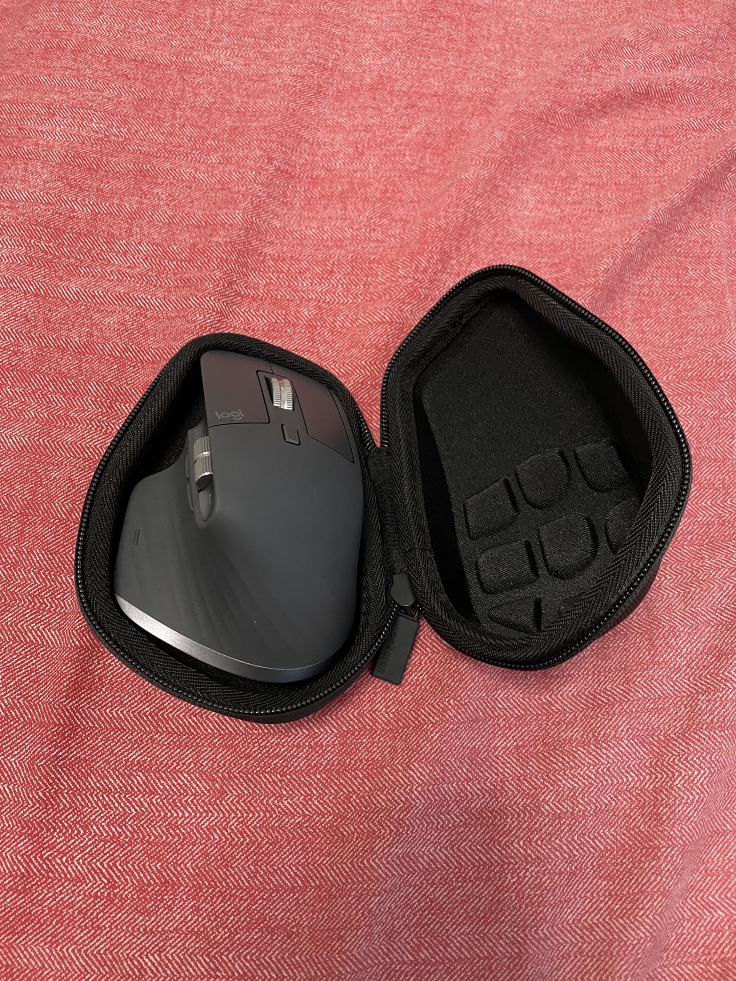 LOGITECH MX MASTER 3S WIRELESS MOUSE + HARD CASE