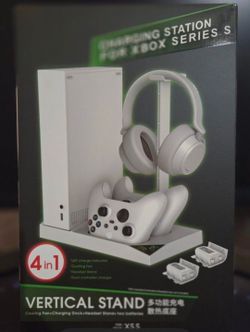 Cooling and charging stand for Xbox Series S