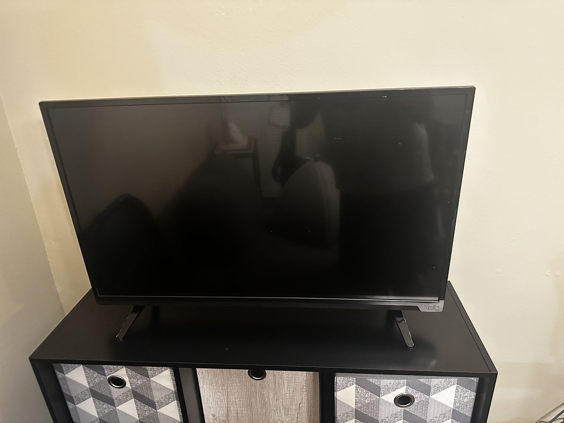 Vizio 32”  TV
