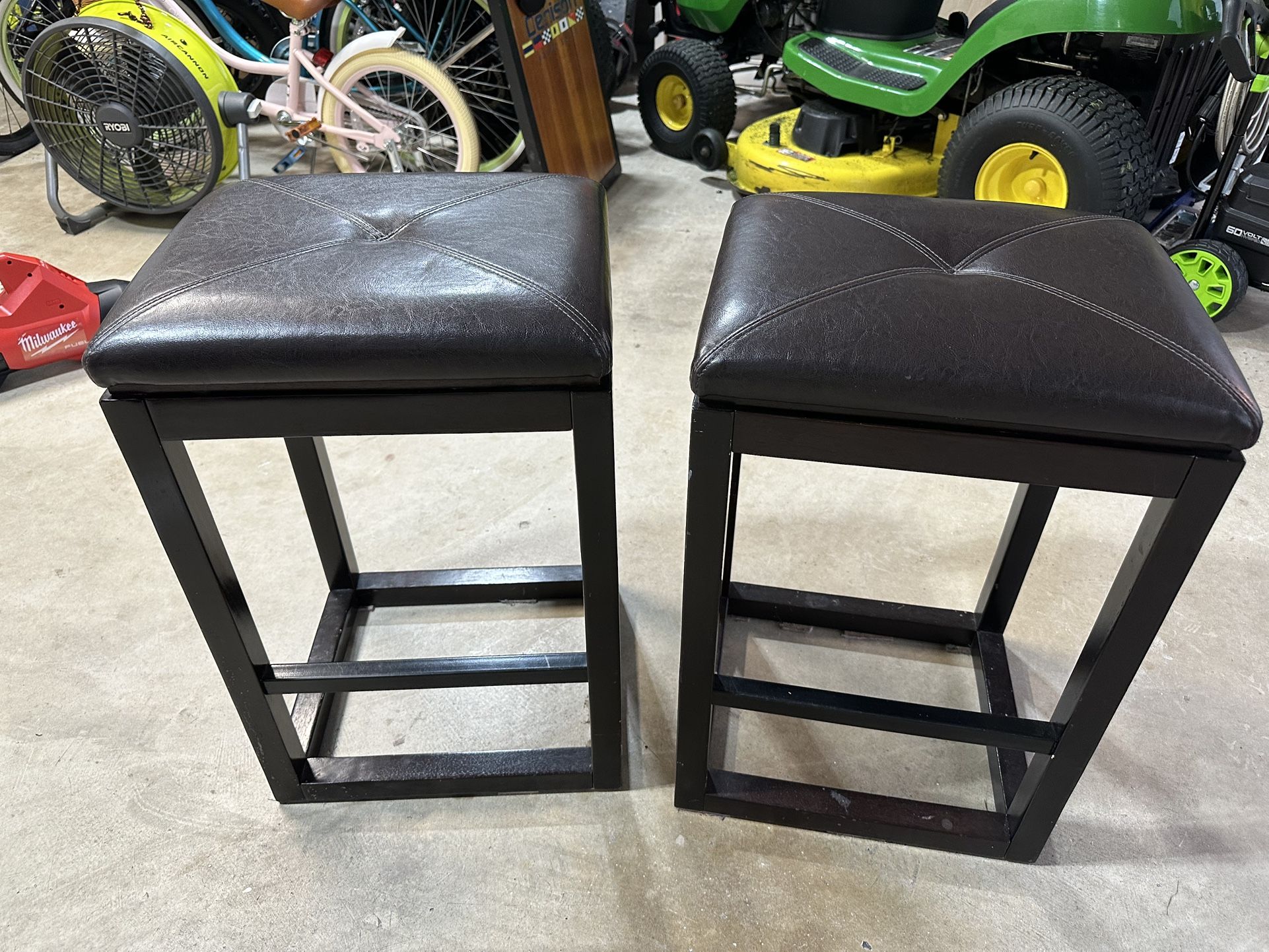 2 Bar Stools