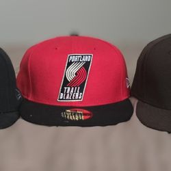 1 Snapback & 4 Fitted Hats Bundle – Bulls, Yankees, Seahawks – New Era / Mitchell & Ness