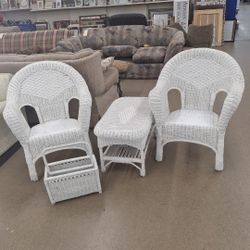 Vintage Wicker Set In Good Condition 