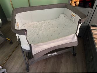 Papablic Baby Bassinet with Sheet