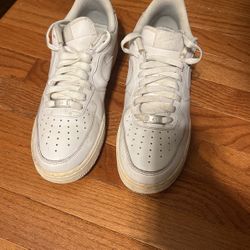 White Nike Air Force 1 