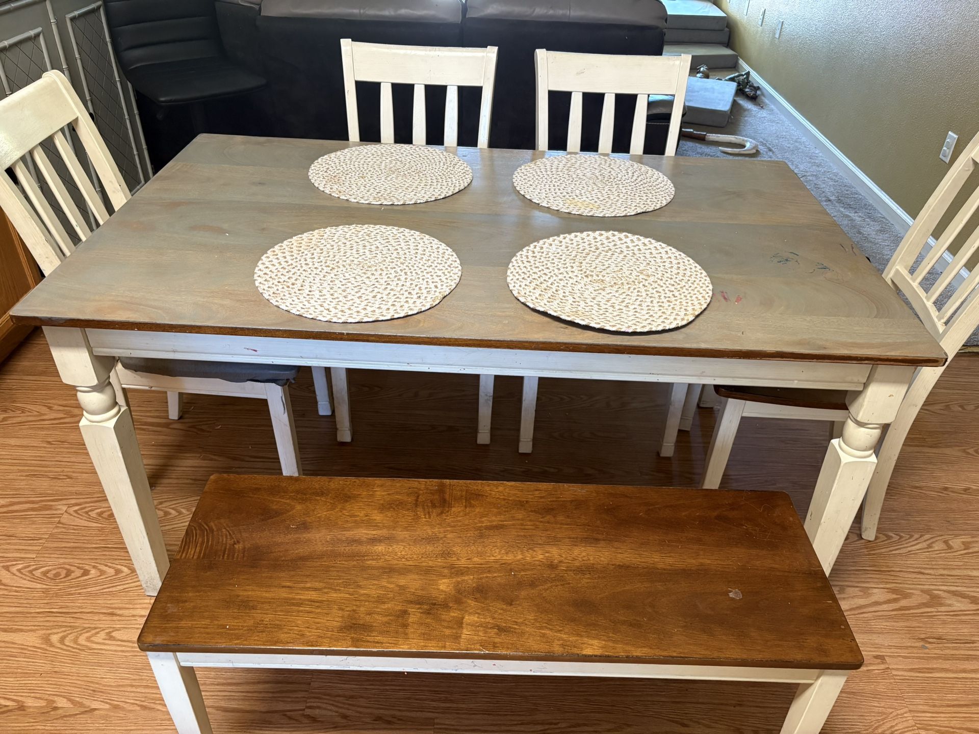 Kitchen table , 4 Chairs, Table, Bench