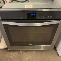 Stainless Wall Oven Whirlpool Excellent  . Warehouse pricing.   Warranty  . Delivery Available . 2522 Market st. 33901