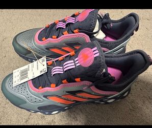 NEW ADIDAS SHOES MENS SIZE 9
