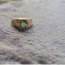 LUXURIOUS YELLOW GOLD TOPAZ GEMSTONE RING. SIZE 9