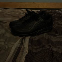 Size 11.5 Black Nike Airmaxes