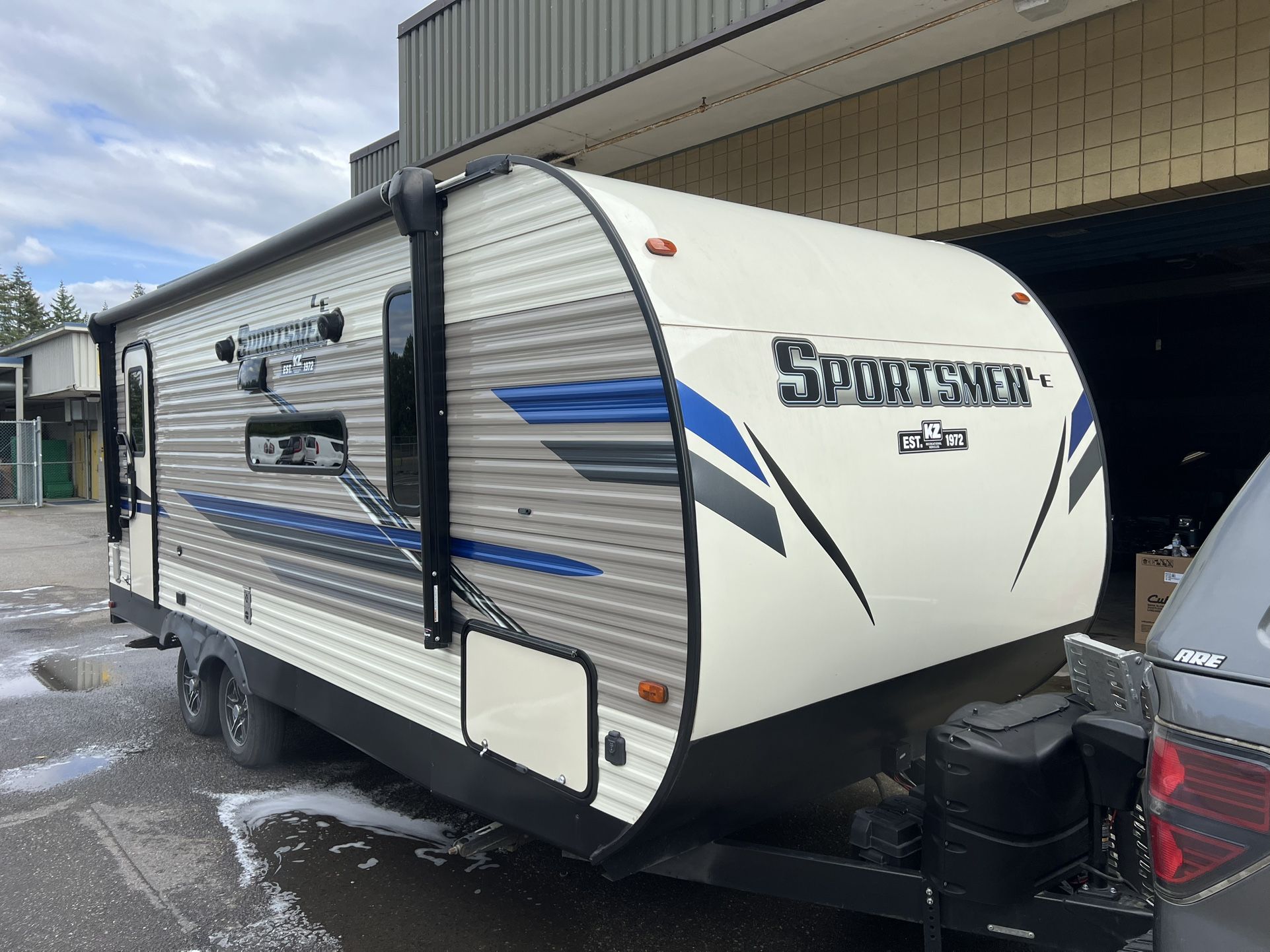 KZ Sportsmen LE Toyhauler
