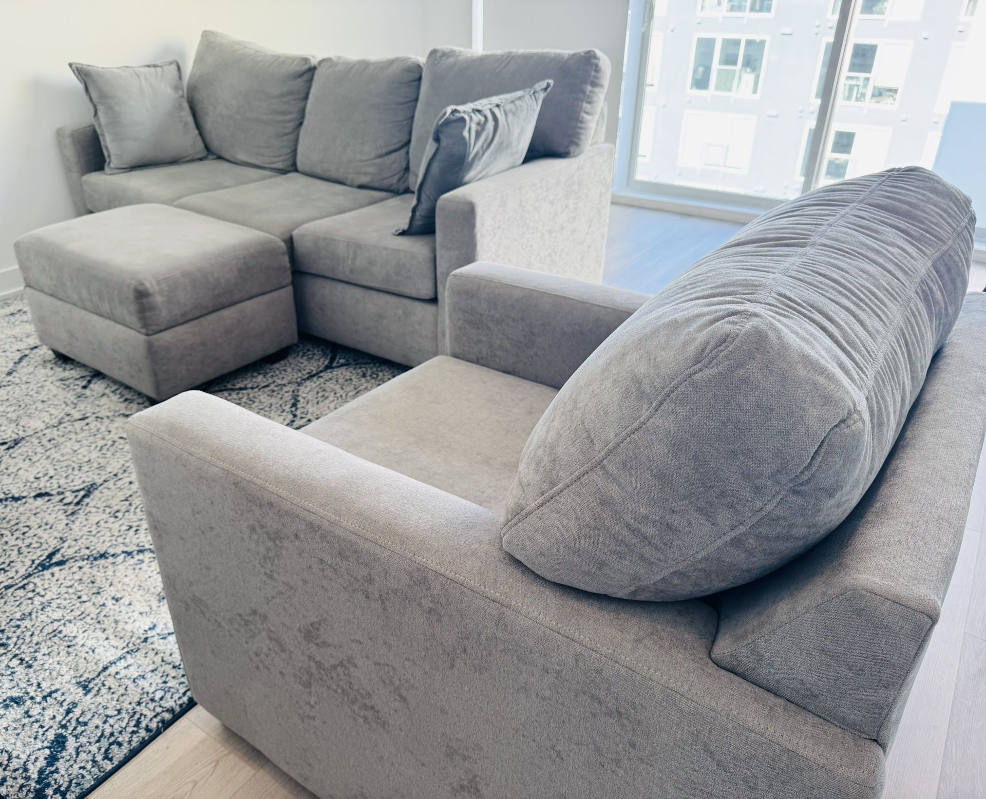 Couch/Chair/Ottoman Set