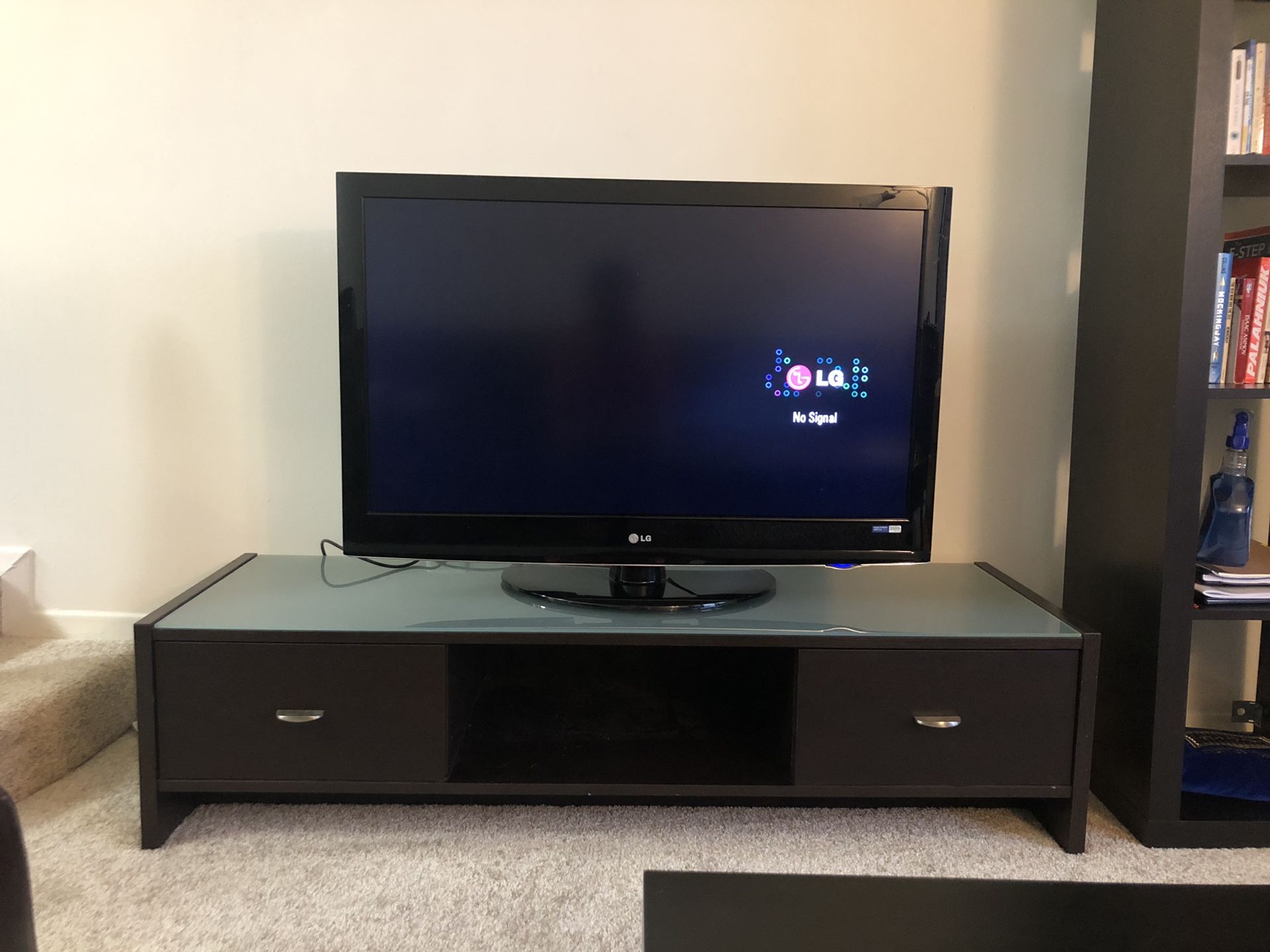 LG 1080p 42’’ TV - Used (good condition) - Includes Google Chromecast